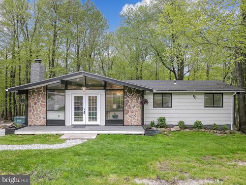 1413 Waterfront Dr, Tobyhanna, PA, 18466-3684 | Card Image