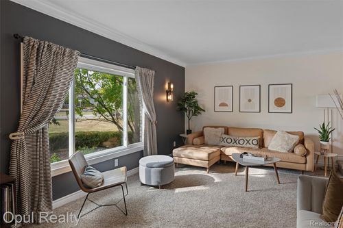 22416 Heathersett Cres, Farmington Hills, MI, 48335-3842 | Card Image