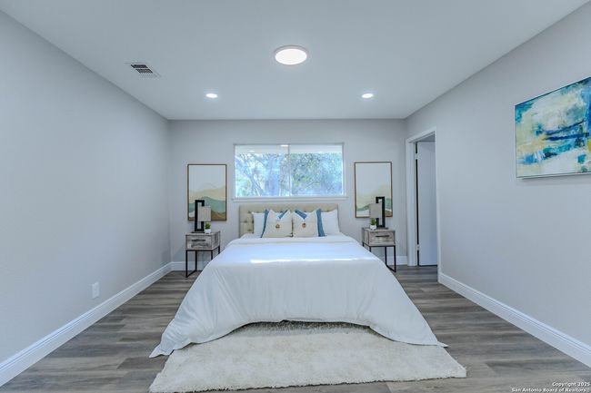 10215 Rafter O Trl, House other with 5 bedrooms, 2 bathrooms and null parking in Helotes TX | Image 13