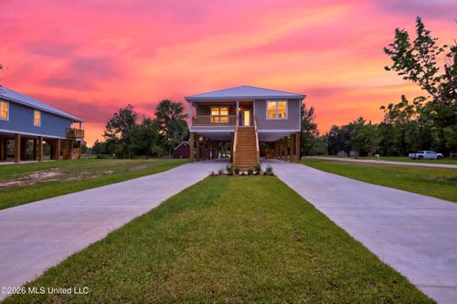 10113 Bald Eagle Dr, Biloxi, MS, 39532-8182 | Card Image