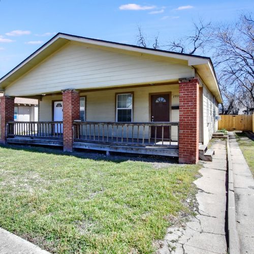 2937 S Adams St, Fort Worth, TX, 76110-3518 | Card Image