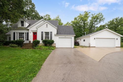 4821 W Elmdale Road, Mequon, WI, 53092 | Card Image