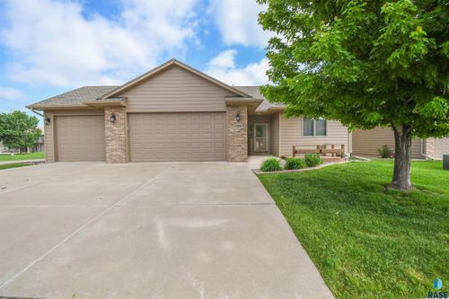 4500 E Kearney Pl, Sioux Falls, SD, 57110-4605 | Card Image