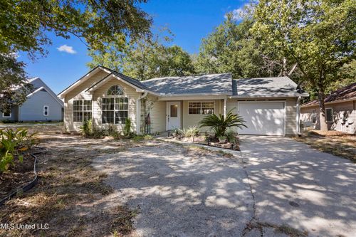 1705 Seagull Ave, Ocean Springs, MS, 39564-7472 | Card Image