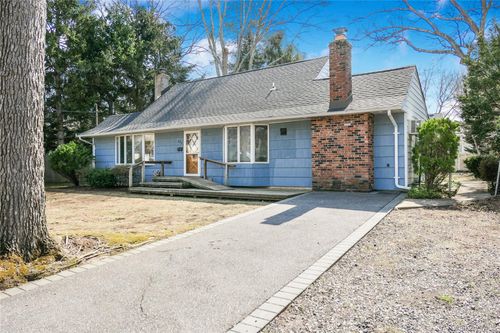 204 E 19th St, Huntington Station, NY, 11746-3207 | Card Image