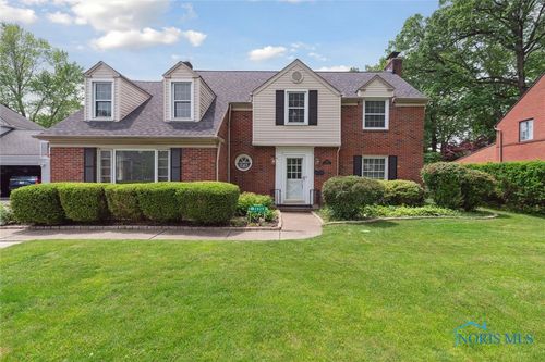 2829 Pembroke Rd, Ottawa Hills, OH, 43606-2238 | Card Image