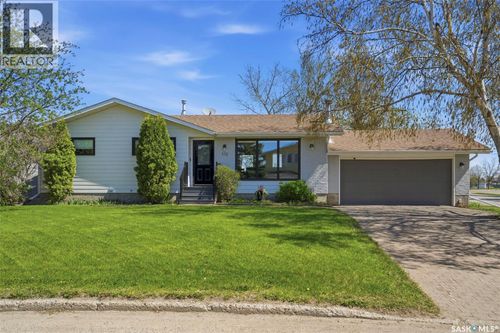 112 8th Ave E, Watrous, SK, S0K4T0 | Card Image
