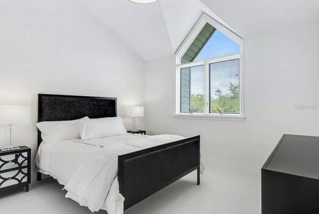 Guest Bedroom with Queen bed | Image 31