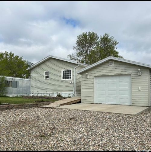 607 Beharrel St, Oxbow, SK, S0C2B0 | Card Image