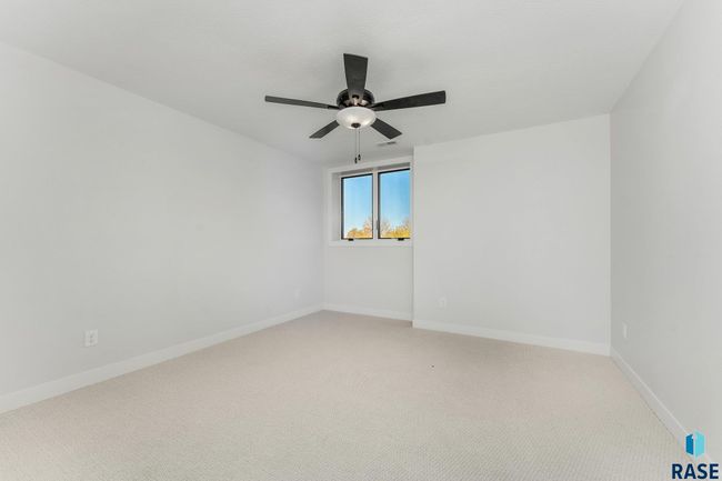 8600 W Shoreline Pl, Townhouse with 4 bedrooms, 3 bathrooms and null parking in Sioux Falls SD | Image 19