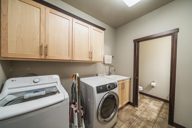 Main Floor Laundry | Image 17