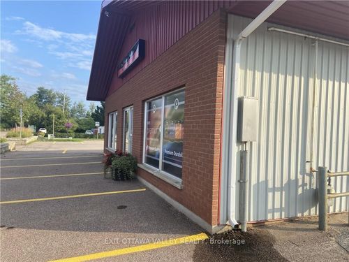 179 Agnes St, Pembroke, ON, K8A0C7 | Card Image