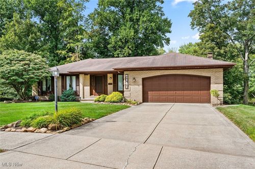 7141 Anthony Ln, Parma Heights, OH, 44130-4600 | Card Image