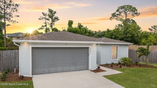 5495 Wendy Lee Dr, Titusville, FL, 32780-7140 | Card Image