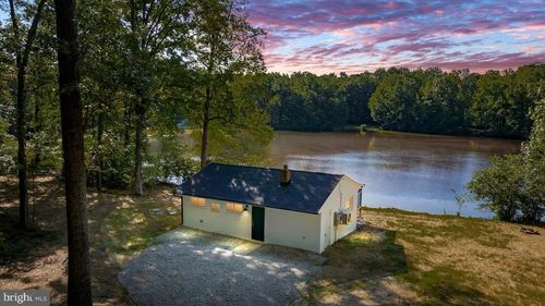 18 Turtle St, Gum Spring, VA, 23065-2000 | Card Image