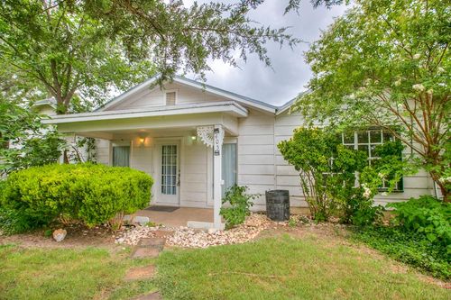 405 W James Ave, Mertzon, TX, 76941-1592 | Card Image