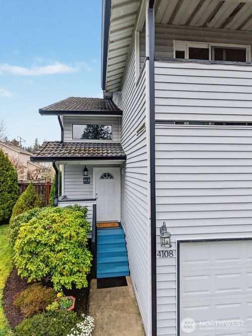 2a-4108 Ne 6th Pl, Renton, WA, 98059-4723 | Card Image