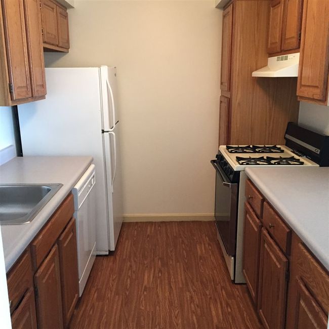 APT-302 - 7 Railroad Ave, Condo with 2 bedrooms, 1 bathrooms and null parking in Derry NH | Image 11