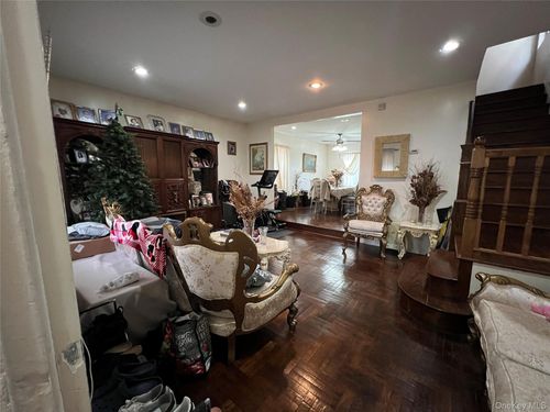 104 201st St, Saint Albans, NY, 11412-1311 | Card Image