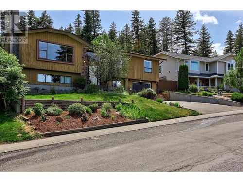 633 Fleming Dr, Kamloops, BC, V1S | Card Image
