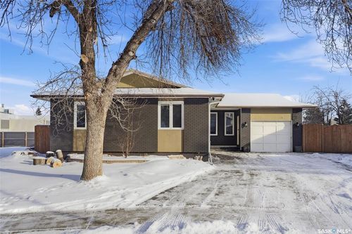 19 Barr Pl, Saskatoon, SK, S7M4G1 | Card Image