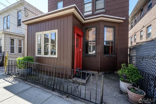 141 69th St, Guttenberg, NJ, 07093-3303 | Card Image