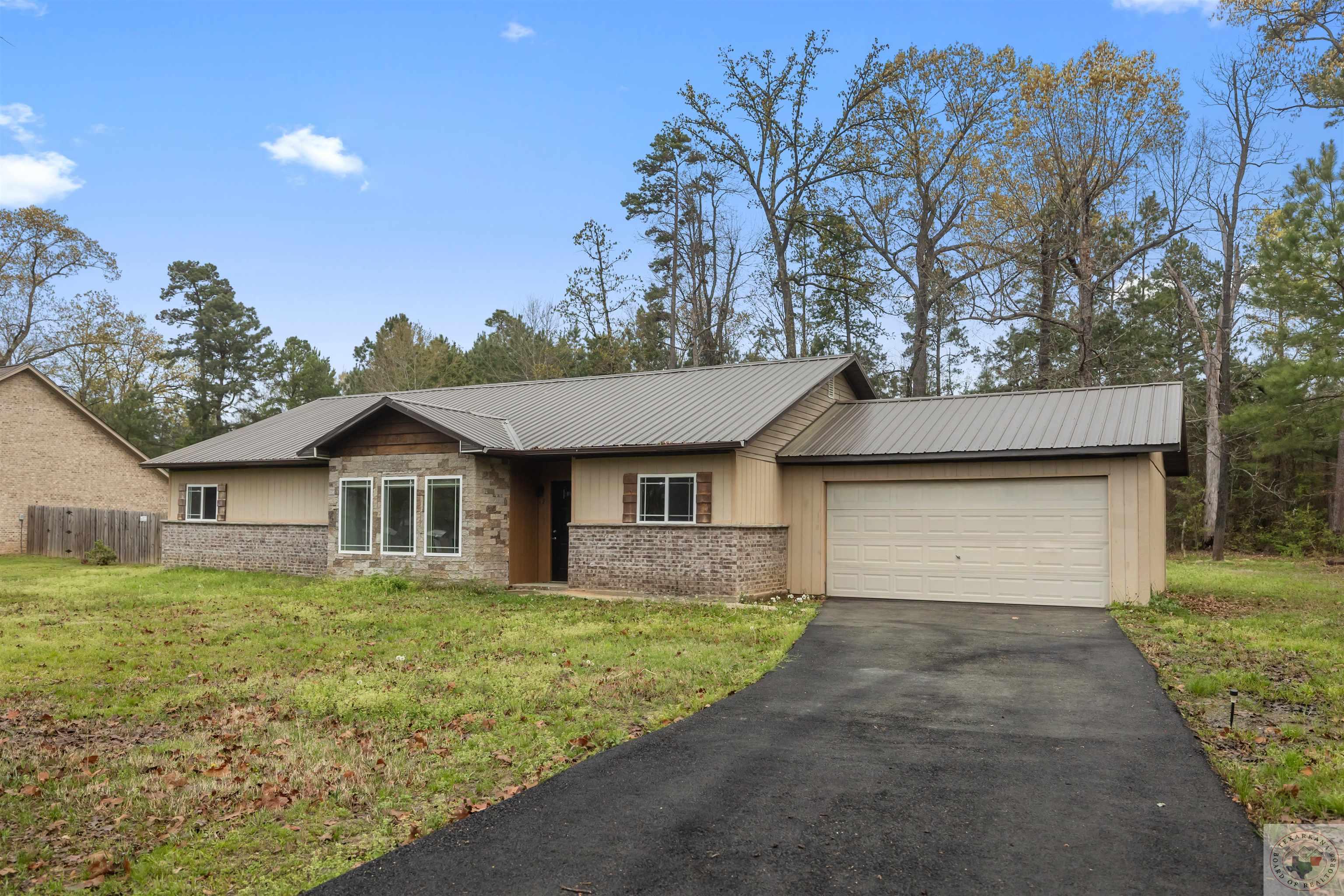 Hickory Oak Ln, Texarkana, TX 75501