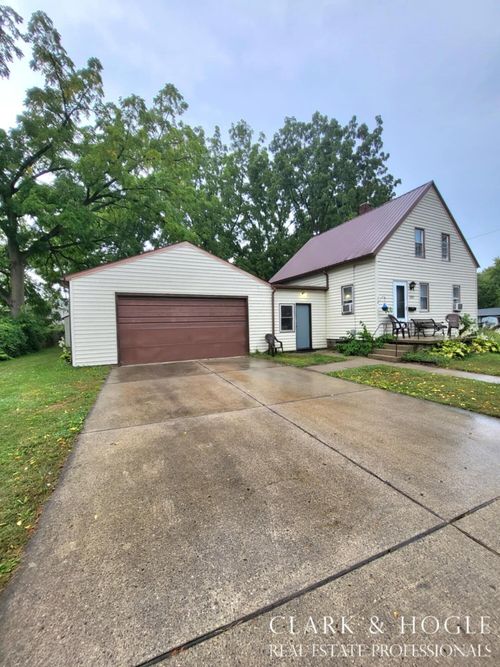 3322 Palmer St, Lansing, MI, 48910-2926 | Card Image