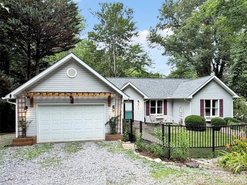 228 Crescent Dr, Lake Junaluska, NC, 28745-8715 | Card Image