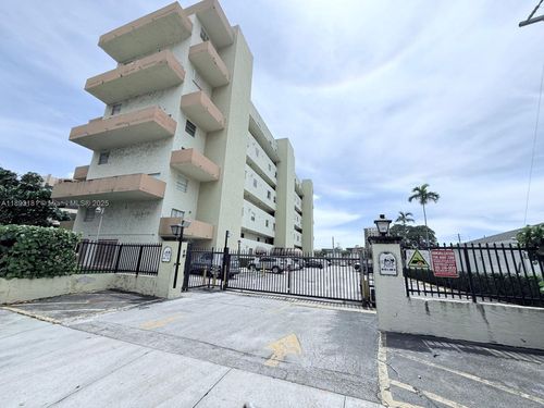 apt-109-300 Nw 42nd Ave, Miami, FL, 33126-5664 | Card Image