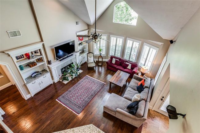 Beautiful home with lots of natural light | Image 28