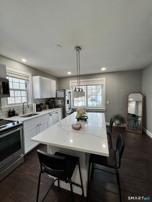 103 Wyoming St, Stratford, CT, 06614-4933 | Card Image