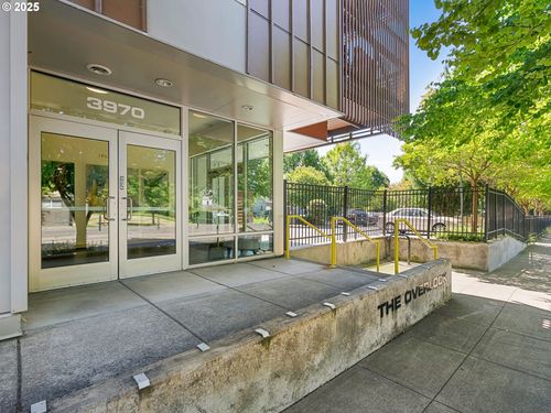 301-3970 N Interstate Ave, Portland, OR, 97227-1082 | Card Image