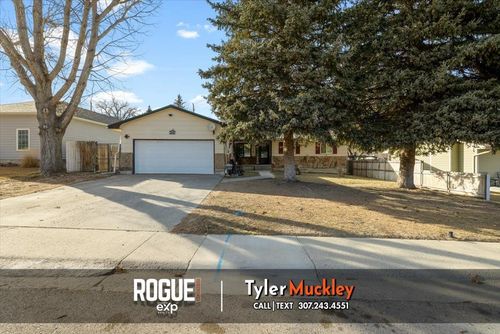 809 S 1st St, Glenrock, WY, 82637-5008 | Card Image