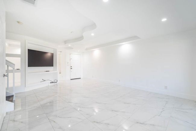 6408 Sandy Bank Ter, Condo with 3 bedrooms, 3 bathrooms and null parking in Riviera Beach FL | Image 8