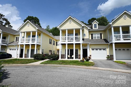 1384 21st Ave Ne, Hickory, NC, 28601-1618 | Card Image