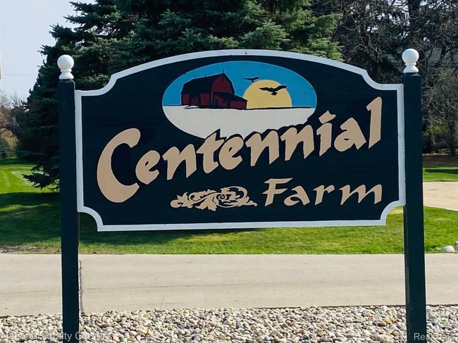 3 - 11987 Shenandoah Dr, Home with 2 bedrooms, 2 bathrooms and null parking in South Lyon MI | Image 36