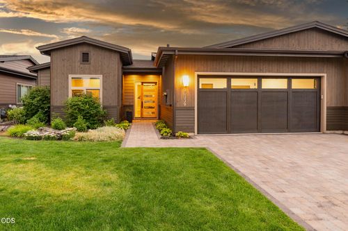 20339 Se Jack Benny Loop, Bend, OR, 97702 | Card Image