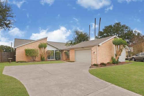 8726 Wildforest Dr, Houston, TX, 77088-2340 | Card Image