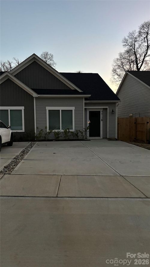 4817 Victoria Ave, Charlotte, NC, 28269-3723 | Card Image