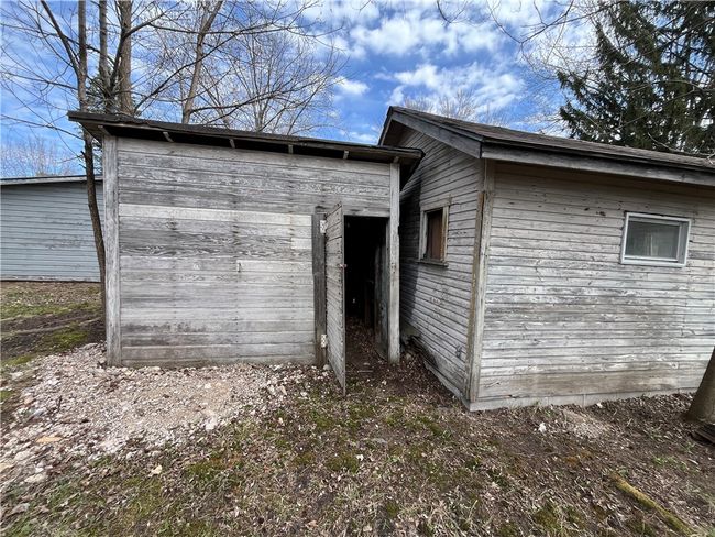 Small shed behind garage | Image 18