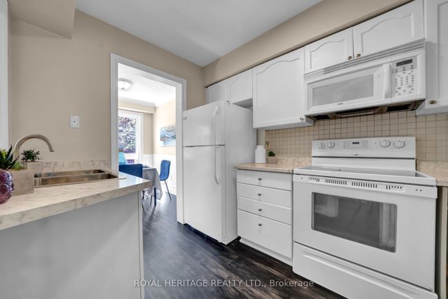 130 Brownstone Cres, House attached with 3 bedrooms, 3 bathrooms and 2 parking in Courtice ON | Image 6