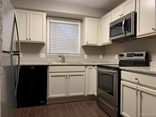 2907 Sunnyknoll Ave, Berkley, MI, 48072-3615 | Card Image