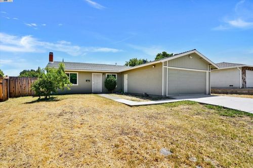 157 Arlington Dr, Pittsburg, CA, 94565-4714 | Card Image