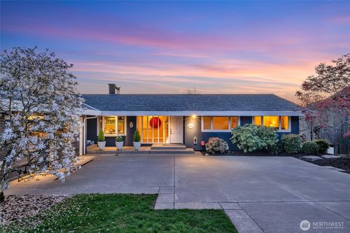 6749 82nd Avenue Se, Mercer Island, WA, 98040 | Card Image