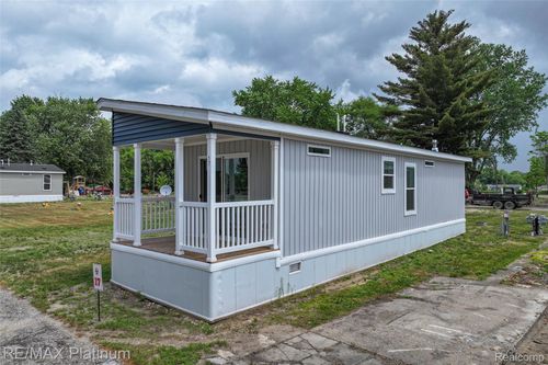 17 Sunset Way, Linden, MI, 48451 | Card Image