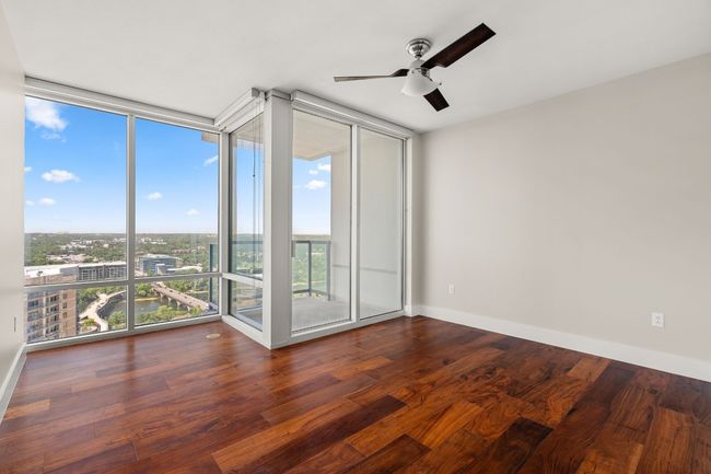 APT-2402 - 300 Bowie St, Condo with 3 bedrooms, 3 bathrooms and 2 parking in Austin TX | Image 10