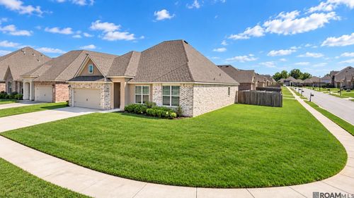 21356 W Grove Dr, Zachary, LA, 70791-7027 | Card Image