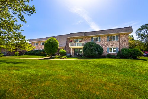 9f-6S080 Park Meadow Dr, Naperville, IL, 60540-3823 | Card Image