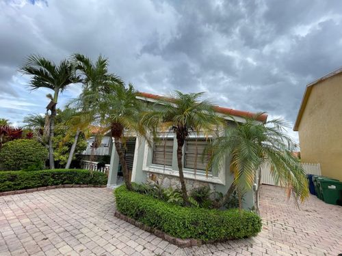 b-9922 Sw 2nd St, Miami, FL, 33174-1857 | Card Image
